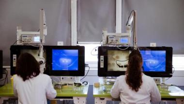 Investigadoras trabajando en el laboratorio. © Fundación ”la Caixa”