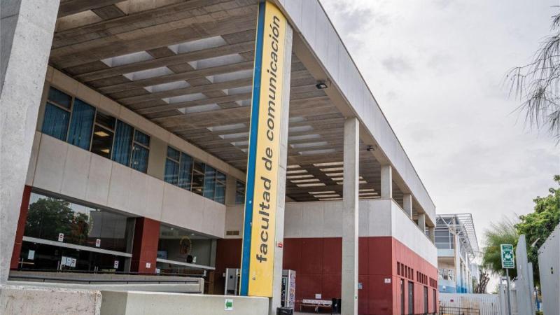 Fachada de la Facultad de Comunicación de la Universidad de Sevilla