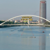 Pancarta de “Aznalcóllar, otra vez no” en el puente de la Barqueta para exigir la paralización de la reapertura de la mina | Greenpeace