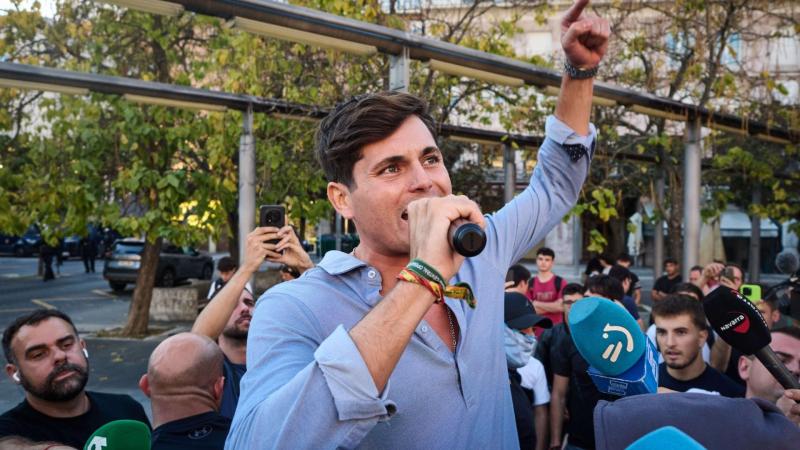 El periodista Vito Quiles durante el encuentro ‘Mafia o Patria’, en el Parque Yamaguchi, a 15 de octubre de 2026, en Pamplona. EP. (2)
