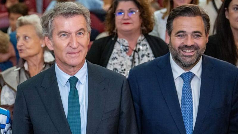 El líder del Partido Popular a nivel nacional, Alberto Núñez Feijóo, junto al presidente del PP de Castilla-La Mancha, Paco Núñez. EP.