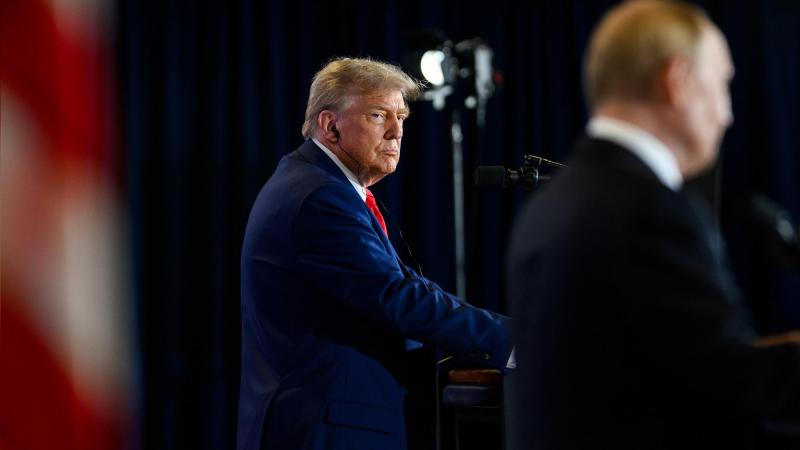 El presidente estadounidense, Donald Trump, junto a su homólogo ruso, Vladimir Putin. EP