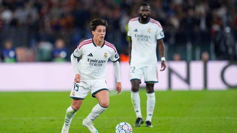 El futbolista del Real Madrid Arda Güler durante el partido de la segunda jornada de Champions contra la Roma. Europa Press.