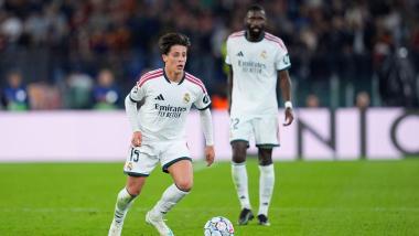 El futbolista del Real Madrid Arda Güler durante el partido de la segunda jornada de Champions contra la Roma. Europa Press.