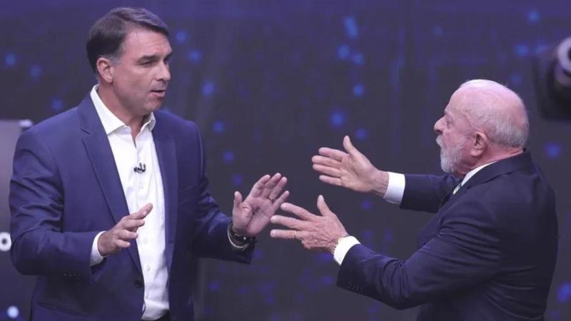 Flavio Bolsonaro y Luiz Inácio Lula da Silva durante el debate a la presidencia de Brasil. Redes.
