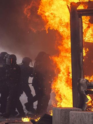 Protestas en París contra el aumento de los precios del combustible y la disminución del poder adquisitivo. Aurelien Morissard / EP.