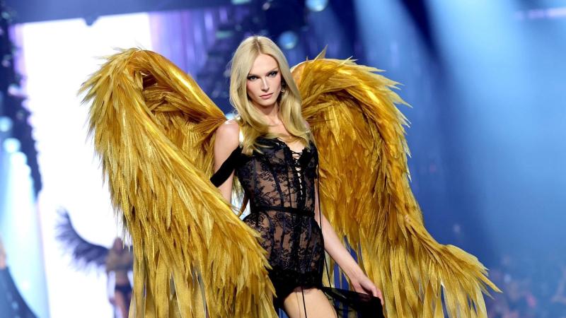 Alex Consani durante el desfile de Victoria's Secret Fashion Show 2026 / Getty Images