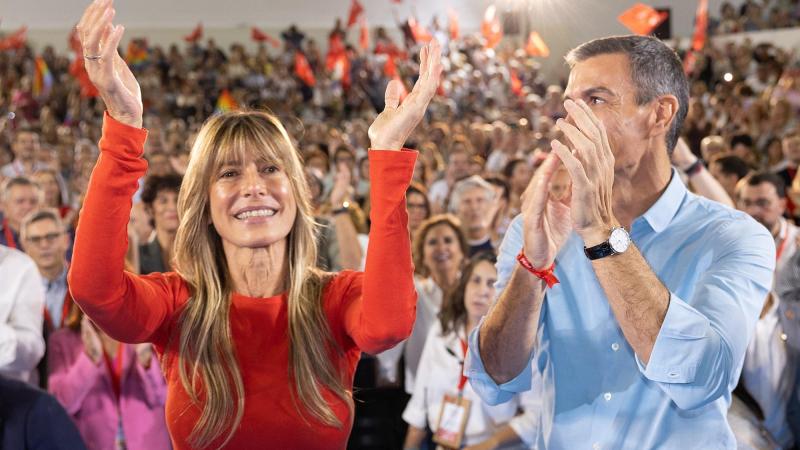 Begoña Gómez y Pedro Sánchez en Fuenlabrada, a 17 de octubre de 2026.  EP