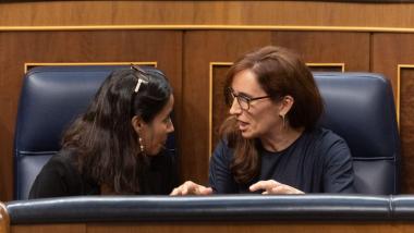 Tesh Sidi y Mónica García, durante una sesión de control al Gobierno. EP/Archivo.