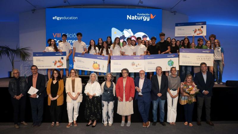 Foto de grupo de los participantes en la VIII edición del Certamen Tecnológico Efigy de Fundación Naturgy