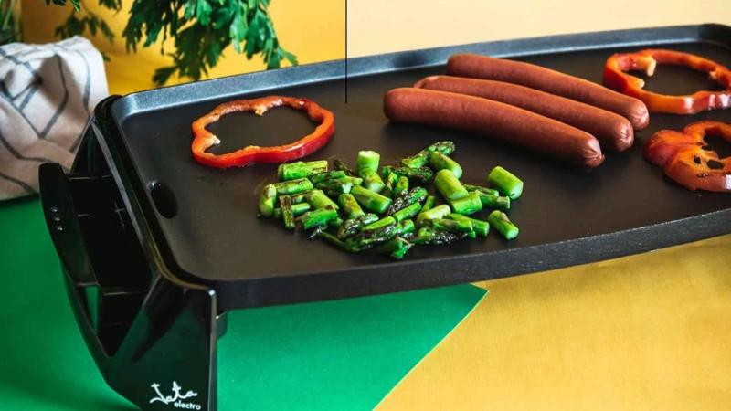 Adiós a la freidora de aire: con esta plancha de asar, por menos de 40 euros, cocinarás platos deliciosos y sencillos para toda la familia