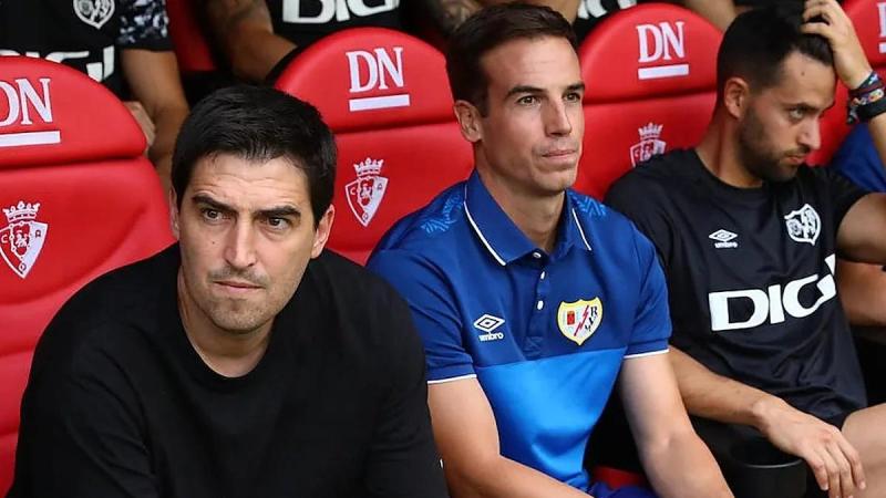 Iraola e Iñigo Pérez en los banquillos de Vallecas| EP