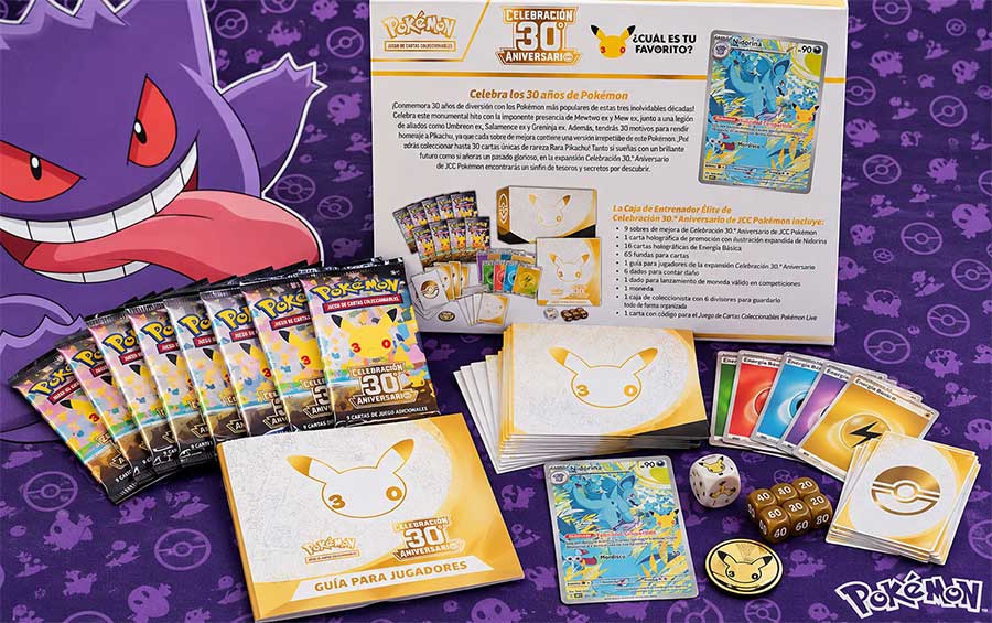 Contenidos de la Caja Entrenador de élite Pokémon 30 aniversario Contenidos de la Caja Entrenador de élite Pokémon 30 aniversario