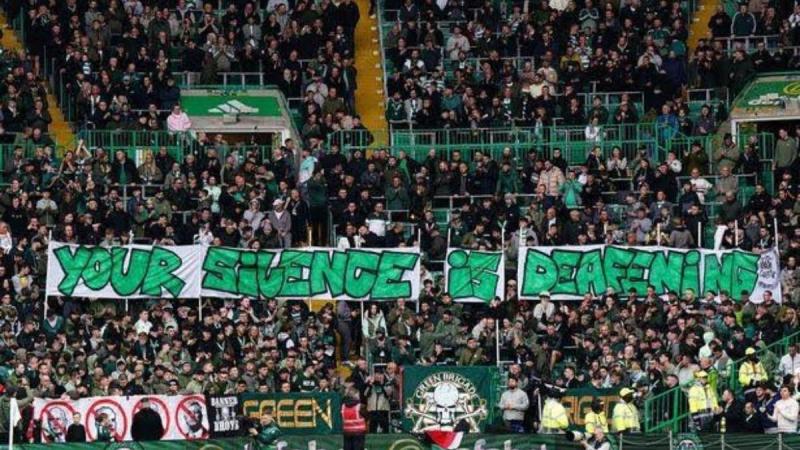 Grada del Celtic durante las protestas contra su máximo accionista