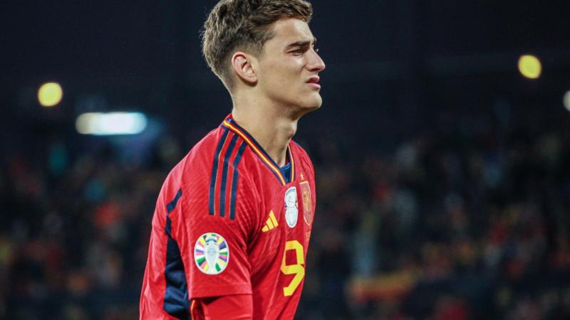 Gavi durante el España-Georgia de la fase de clasificación para la Eurocopa de 2024