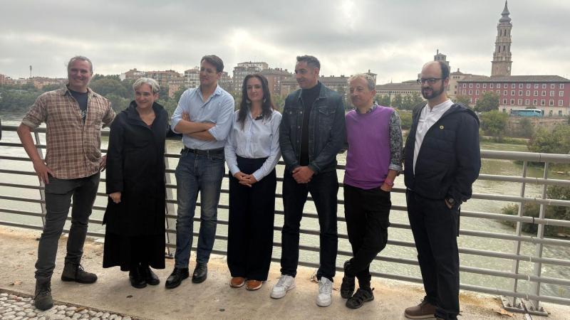 Ada Colau (Frente Amplio), Jorge Pueyo (CHA), Marta Abengochea (IU Sumar) y Emilio Delgado, tras el acuerdo electoral del Frente Amplio en Aragón. EP.