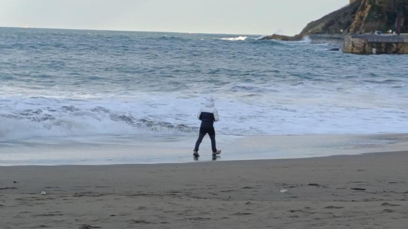 Playa con oleaje. EP.