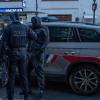 Imagen de recurso de un policía y un manifestante durante los disturbios en Francia. EP.