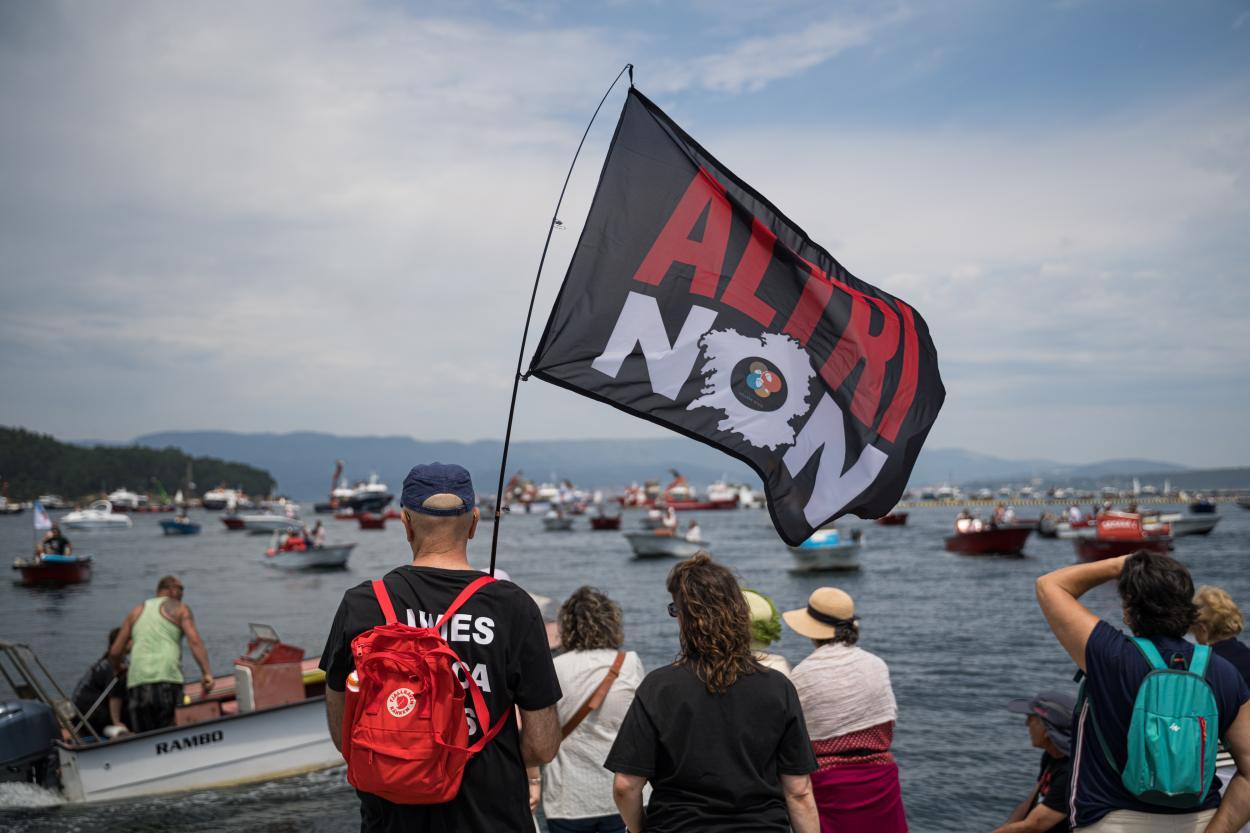Imagen de la protesta en la Illa de Arousa en junio de este mismo año que fue multitudinaria (Foto: Europa Press).