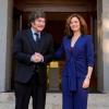 Isabel Díaz Ayuso recibe a Javier Milei en su nueva oficina temporal ubicada en la sede del Canal de Isabel II