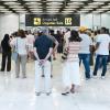 Varias personas en la zona de llegadas de la T4, a 9 de agosto de 2026, en Madrid