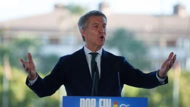 El líder del PP, Alberto Núñez Feijóo, en su mitin de Sevilla. EP