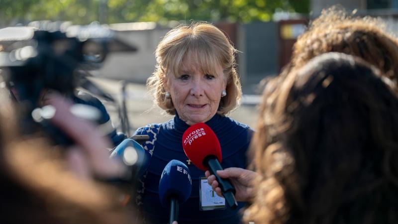 La expresidenta de la Comunidad de Madrid Esperanza Aguirre, a su llegada a la Audiencia Nacional, a 22 de octubre de 2026, en San Fernando de Henares, Madrid. EP.