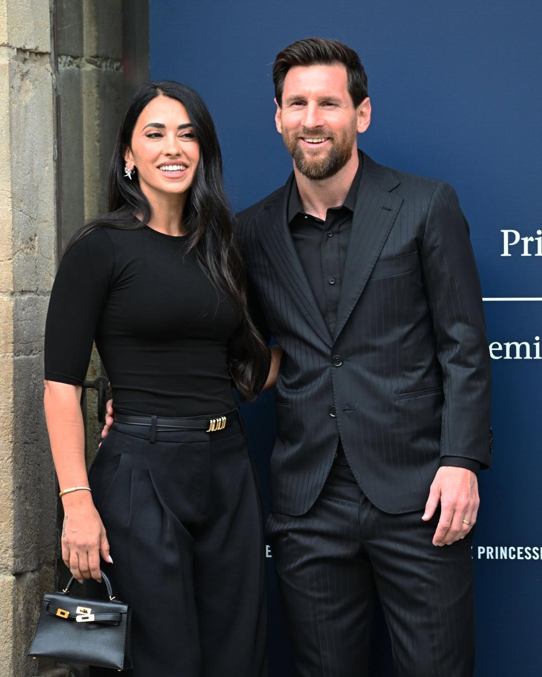 Antonela Roccuzzo y Leo Messi posan para los medios a las puertas del la Reconquista, a 22 de octubre de 2026, en Oviedo (España). El futbolista argentino recibirá mañana el Premio Princesa de Asturias de los Deportes 2026. / EuropaPress Antonela Roccuzzo y Leo Messi posan para los medios a las puertas del la Reconquista, a 22 de octubre de 2026, en Oviedo (España). El futbolista argentino recibirá mañana el Premio Princesa de Asturias de los Deportes 2026. / EuropaPress