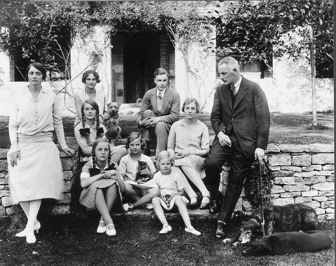La familia Mitford en 1928