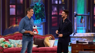 Pedro Sánchez con Broncano en 'La Revuelta'. RTVE