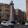 Cruz de los Caídos de Cáceres, situada en la plaza de América. EP