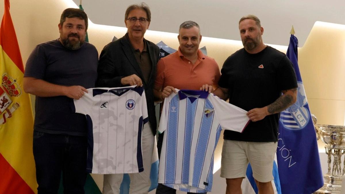 Dirigentes de la cantera del Málaga junto a los del Palo FC| Mága CF