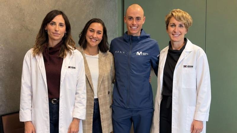 ISDIN ha llevado a cabo revisiones cutáneas a los 45 ciclistas de los equipos masculino y femenino