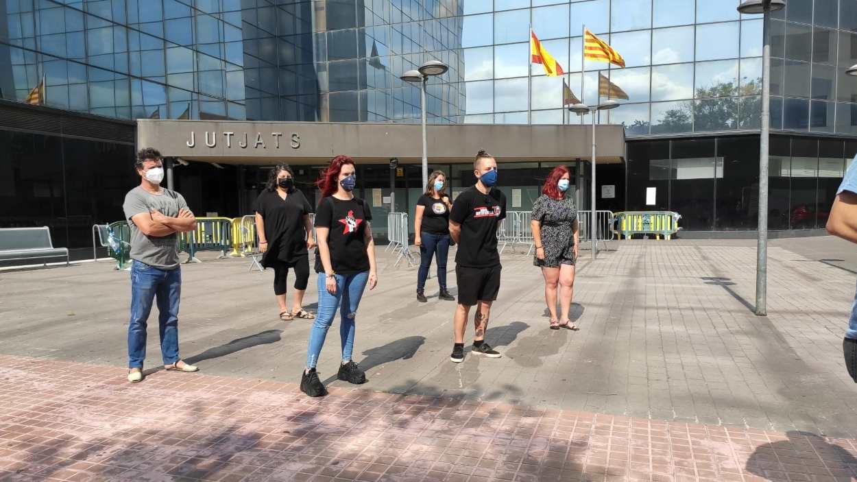 Seis CDR que serán citados en la Audiencia Nacional por la causa por presunto terrorismo en la operación Judas, ante los Juzgados de Sabadell (Barcelona), el 22 de junio de 2020. Foto de ARCHIVO / EUROPA PRESS