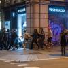 Una noche de disturbios sacude Barcelona un centenar de detenidos y 14 comercios vandalizados. Europa Press.