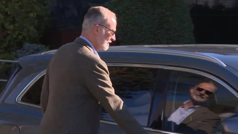 El rey Felipe VI abandona la clínica de Oviedo tras ser operado de cataratas y regresa a Madrid. Europa Press.