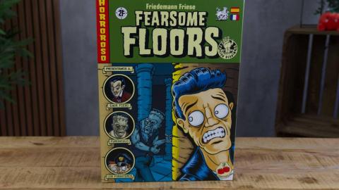 La caja imita los cómics de terror de época y destaca en cualquier estantería