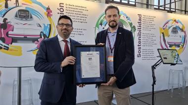 Renfe recibe de AENOR dos certificaciones que reconocen su gestión energética y verifican la huella de carbono del Grupo correspondiente a 2025. RENFE