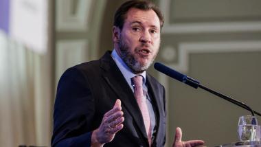 El ministro de Transportes y Movilidad Sostenible, Óscar Puente, interviene durante un desayuno informativo de Fórum Europa. EP