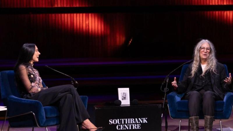 Dua Lipa y Patti Smith durante el Festival Literario de Londres