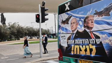 Cartel de campaña electoral en Israel con su primer ministro, Benjamín Netanyahu, junto al presidente de Estados Unidos, Donald Trump. EP.