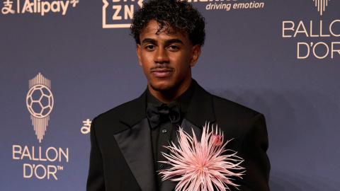 Lamine Yamal, extremo derecho del FC Barcelona y de la selección española, asiste a la 70.ª ceremonia del Balón de Oro, celebrada el 26 de octubre de 2026 en el Palladium Theatre de Londres, Inglaterra / Gatty Images