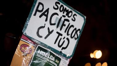 Una persona protesta por la educación pública en Madrid. EP