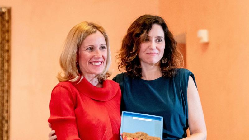 La alcaldesa de Alcobendas, Rocío García Alcántara, junto a la presidenta de la Comunidad de Madrid, Isabel Díaz Ayuso. Archivo EP