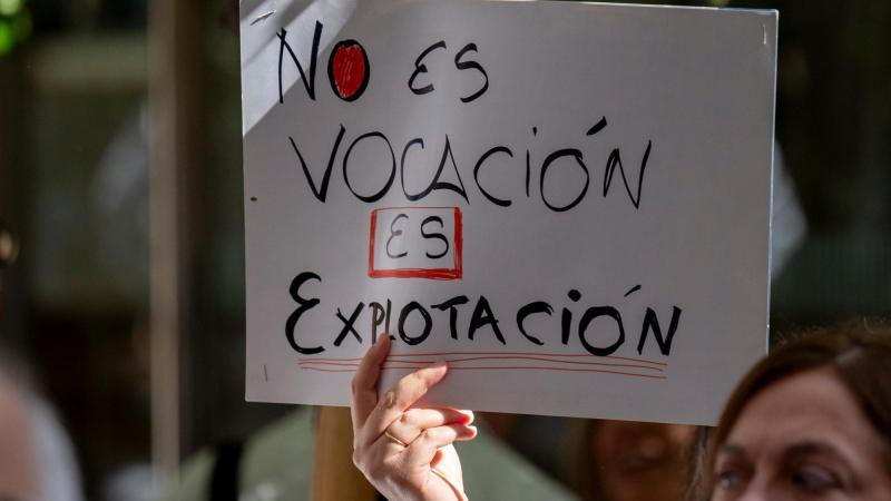 Médicos y facultativos durante una concentración frente a la Consejería de Sanidad, a 22 de mayo de 2026, en Madrid. EP.