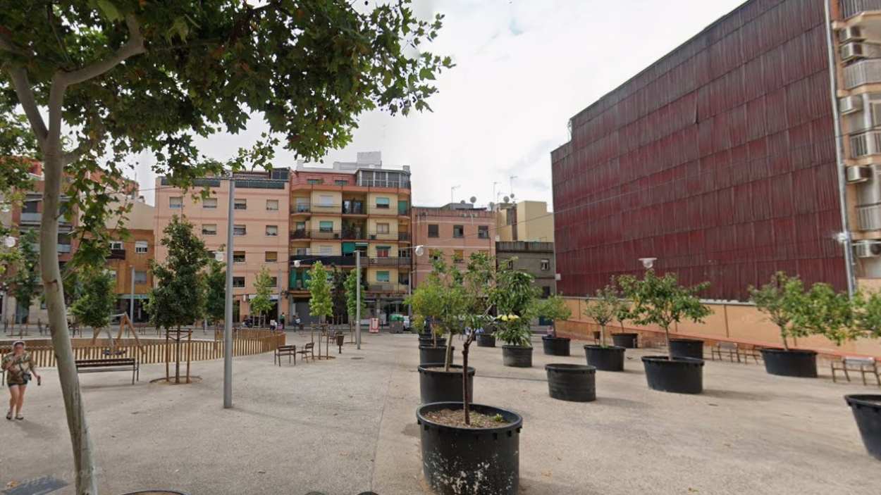 Espacio actual de la plaza de Sant Just donde se construirá el nuevo edificio. Ayuntamiento de Santa Coloma de Gramenet
