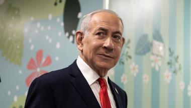 El primer ministro y líder de Likud, Benjamín Netanyahu, en el momento de emitir su voto para las elecciones generales de Israel. EP.