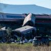Agentes de los Servicios de Emergencias trabajan en el lugar del accidente de trenes en Urda, Toledo. EP