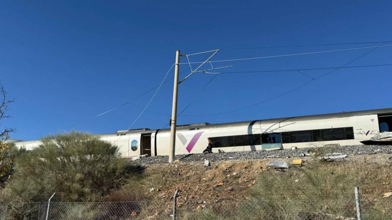 Uno de los trenes AVE de Renfe implicados en el accidente ferroviario registrado este miércoles en la provincia de Toledo Uno de los trenes AVE de Renfe implicados en el accidente ferroviario registrado este miércoles en la provincia de Toledo