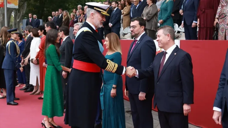 El presidente de Castilla-La Mancha, Emiliano García-Page con su Majestad el Rey Felipe VI. - CASA DE S.M. EL REY / JOSE JIMEN